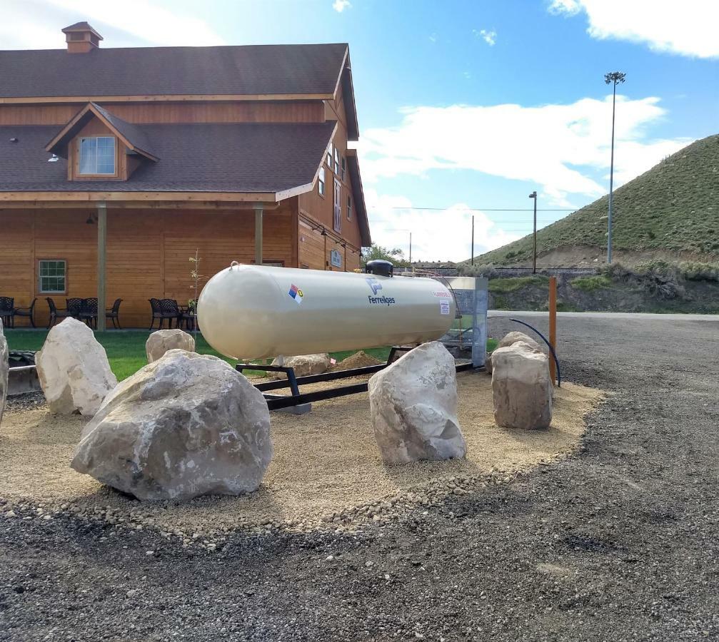 ホテル Castle Gate Rv Park Helper エクステリア 写真