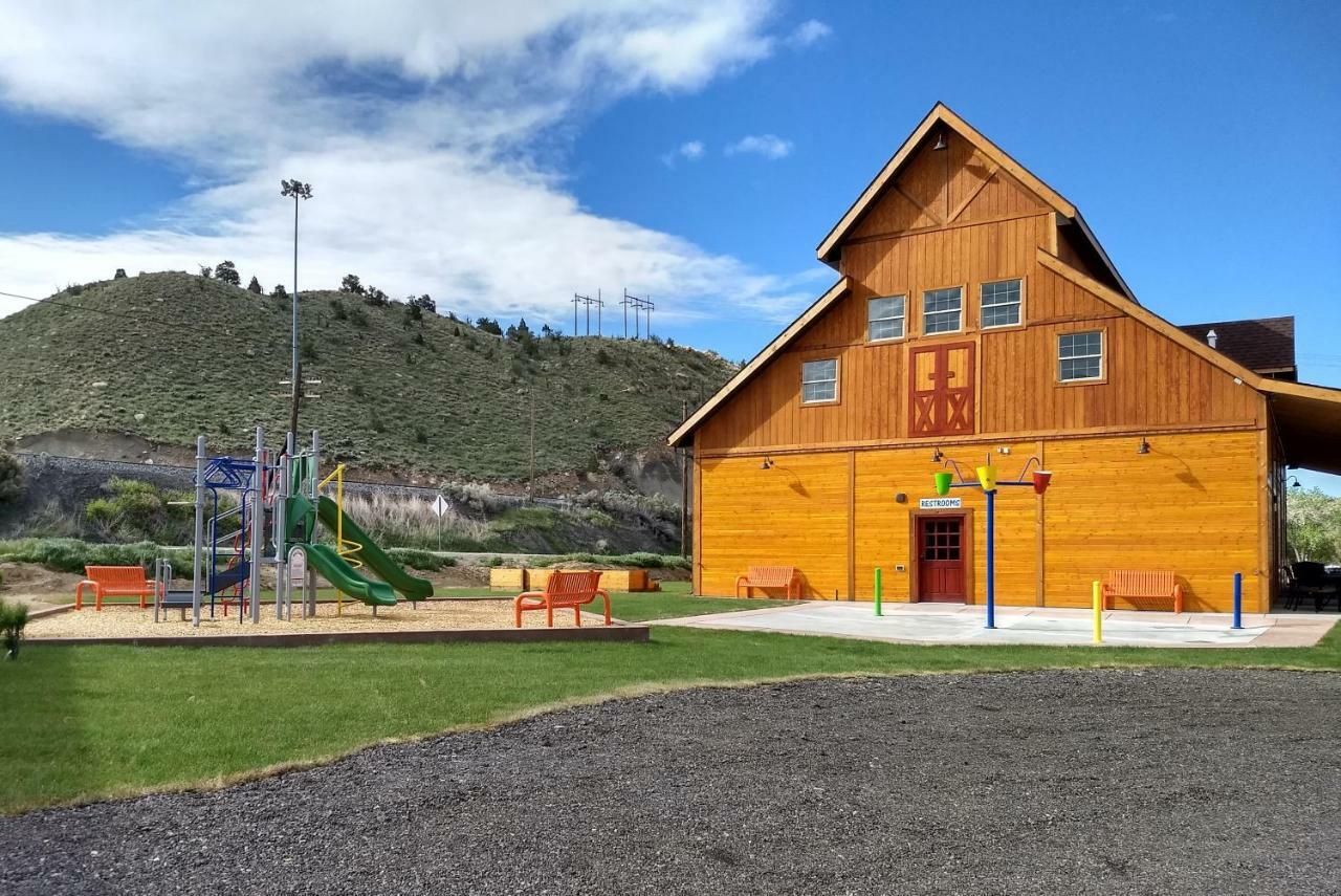 ホテル Castle Gate Rv Park Helper エクステリア 写真