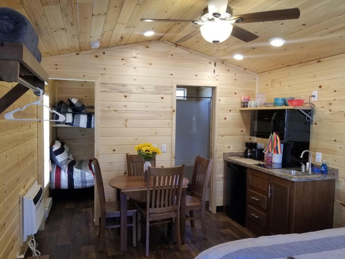 ホテル Castle Gate Rv Park Helper エクステリア 写真
